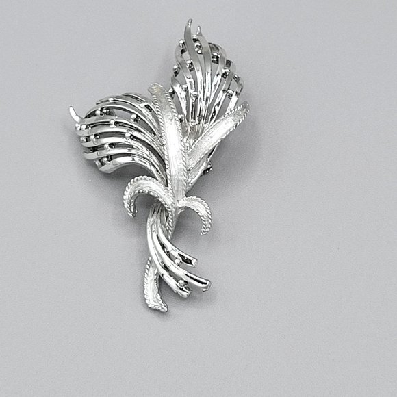 Judy Lee Leaf Ribbon Silver Tone Brooch Pin Signed Vintage 3 in - Picture 1 of 9